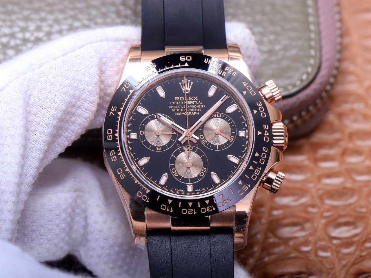 4d39d6_2ab3d3ec19a7461aa7dfd9ca4cf76f88mv2.jpg ROLEX DAYTONA 116515LN EVEROSE CERACHROM ORIGINAL CAL.4130 - Image 1