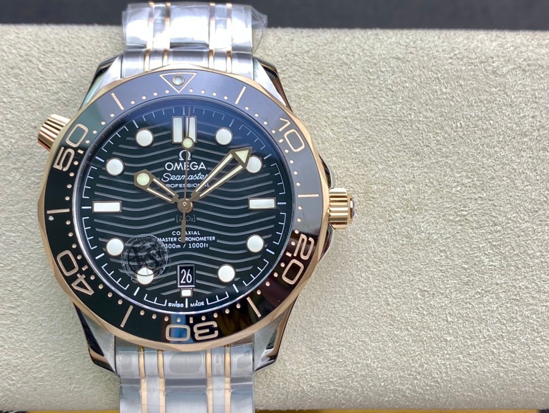 4d39d6_2efa86ae94ac48b1ac9b46bd8c81ad9dmv2.jpg OMEGA Seamaster Diver 300M 42mm Black Dial - Image 1
