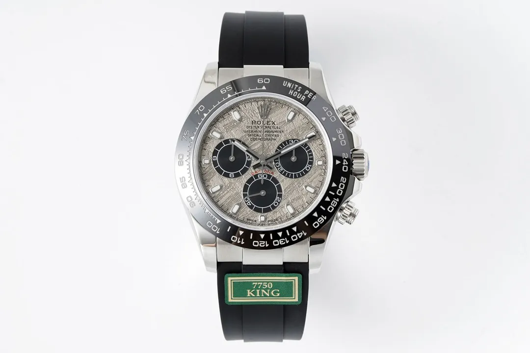 src_0-222.webp Rolex Daytona Cosmograph Watch – Silver Dial, Black Rubber Strap - Image 1