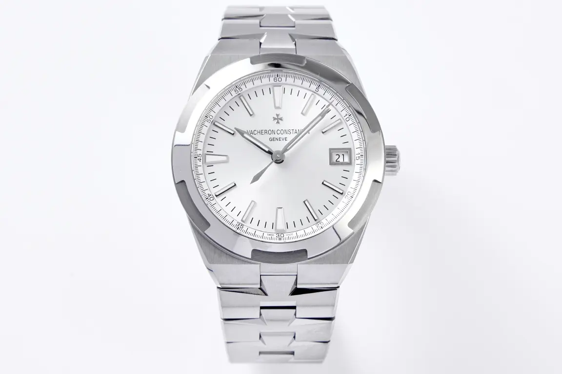 src_0-258.webp Vacheron Constantin Overseas 4500V Series – Silver Stainless Steel with Date Display - Image 1