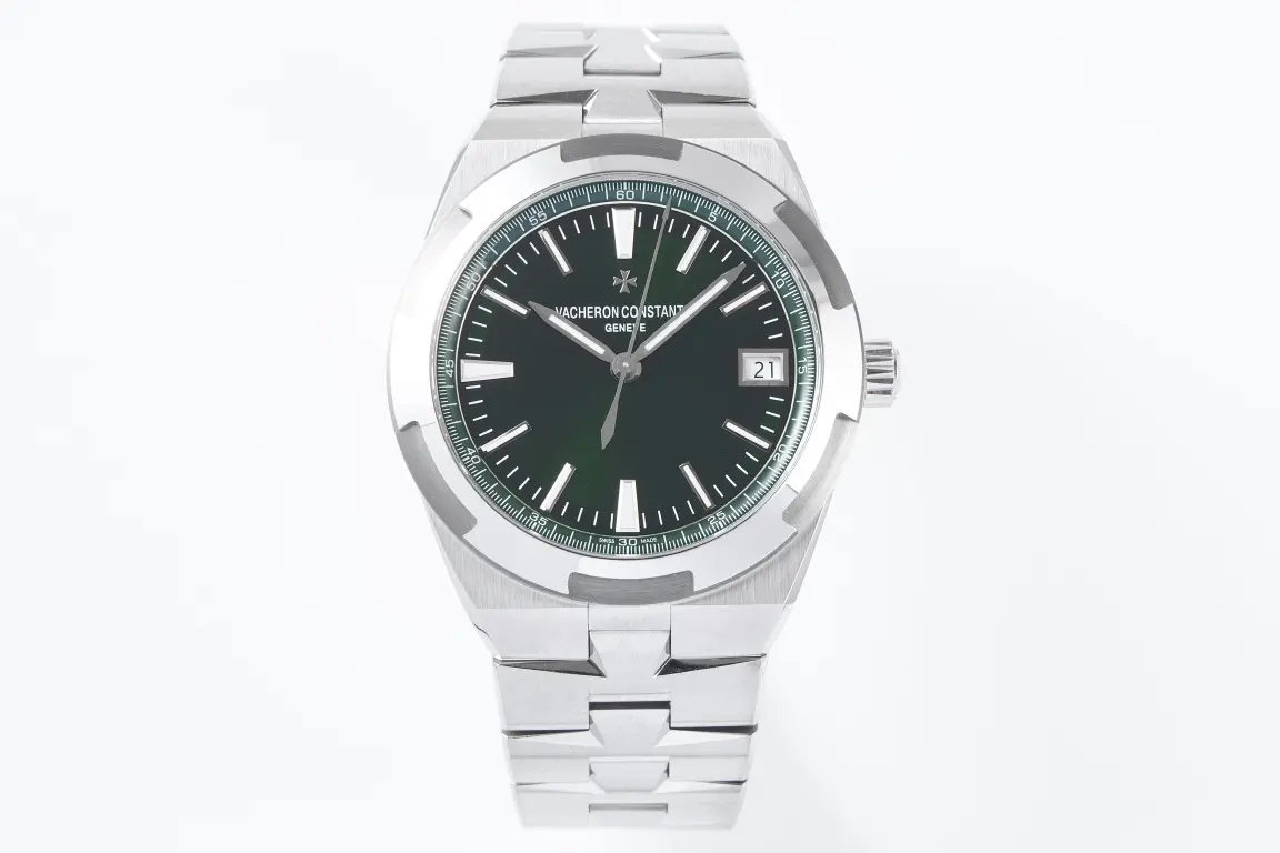 src_0-260.webp Vacheron Constantin Overseas 4500V Series – 41mm Stainless Steel Watch with Green Dial and Steel Bracelet - Image 1