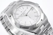 Vacheron Constantin Overseas 4500V Series – Silver Stainless Steel with Date Display - Image 5